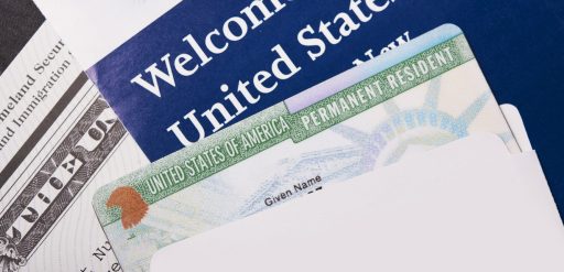 Organización da préstamos para pagar trámites migratorios en EE.UU