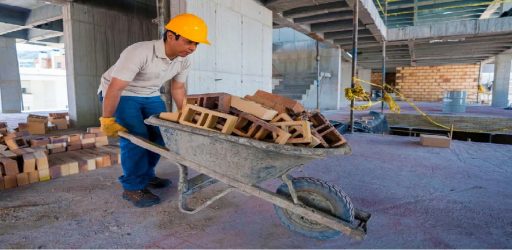 En Miami están contratando obreros y carpinteros de construcción: Aquí la oferta de empleo