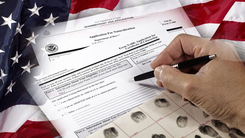 Una vez que el USCIS aprueba el formulario, los extranjeros recién llegados recibirán su EAD en un plazo de una o dos semanas. El documento se enviará mediante el servicio de correo prioritario del Servicio Postal de Estados Unidos a la dirección registrada.